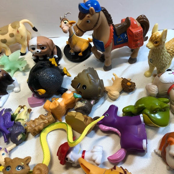 Junk Lot Of 72 Toy Animal Figurines Cows, Cats, Horses, Dogs, pigs, - Picture 6 of 9